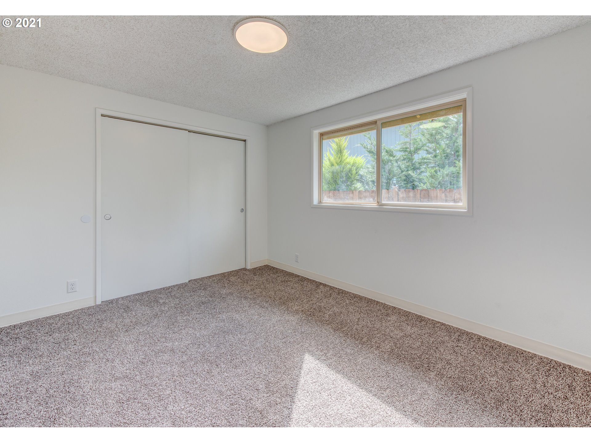 4850 Jessen Drive Eugene, OR 97402 - Photo 15 of 22 an empty room with a window