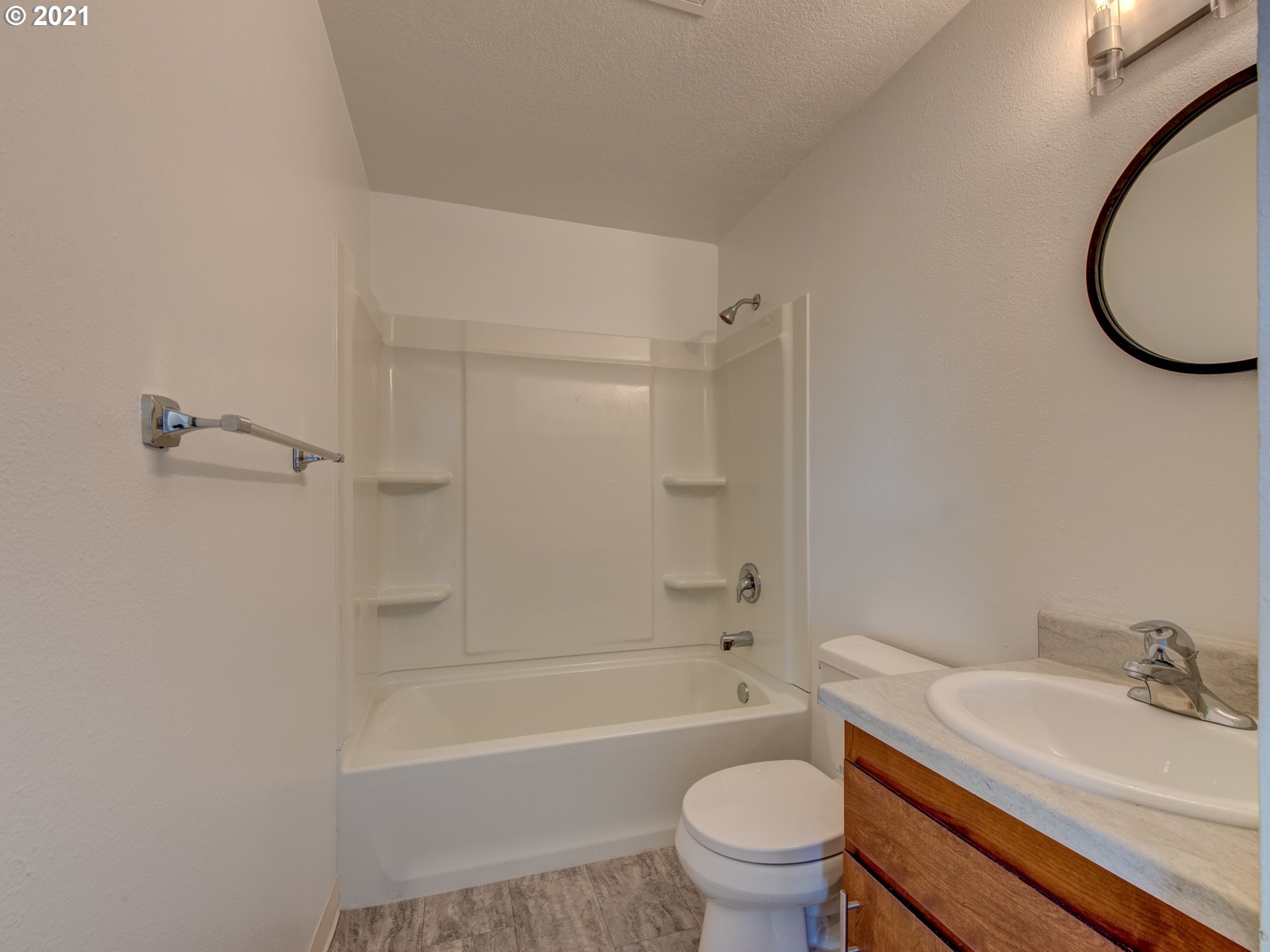 4850 Jessen Drive Eugene, OR 97402 - Photo 16 of 22 a bathroom with a sink a toilet and a bathtub