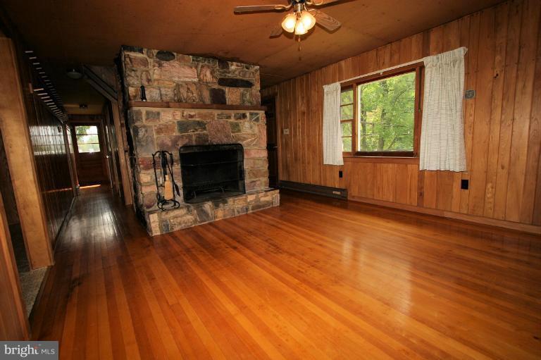 13413 Ritchie Road Cascade, MD 21719 - Photo 14 of 25 Living Room