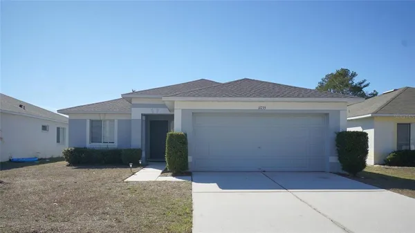a front view of house with yard
