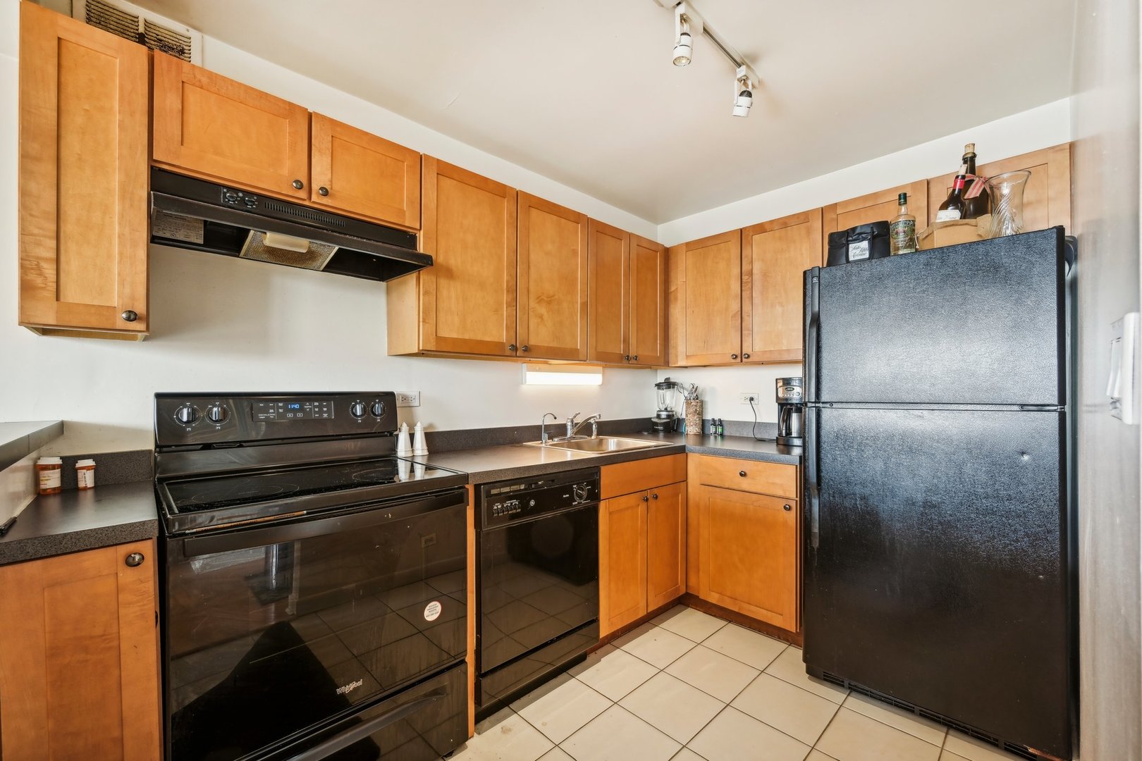 655 West Irving Park Road, Unit 2307 Chicago, IL 60613 - Photo 8 of 28 Gallery Image 8
