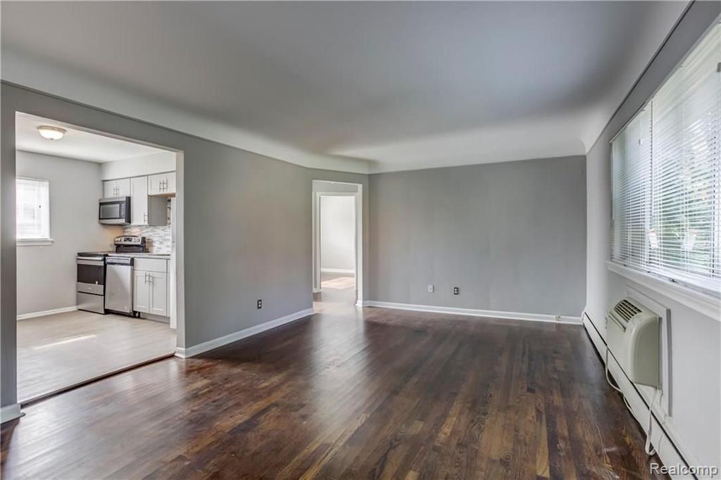 629 West Maple Road, Unit 62911 Clawson, MI 48017 - Photo 3 of 12