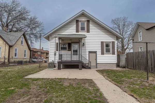 $149,000 | 1615 15th Avenue, Rockford, IL 61104