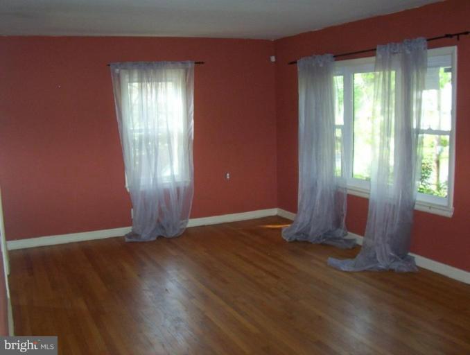 5604 Lanham Station Road Lanham, MD 20706 - Photo 3 of 7 Living Room