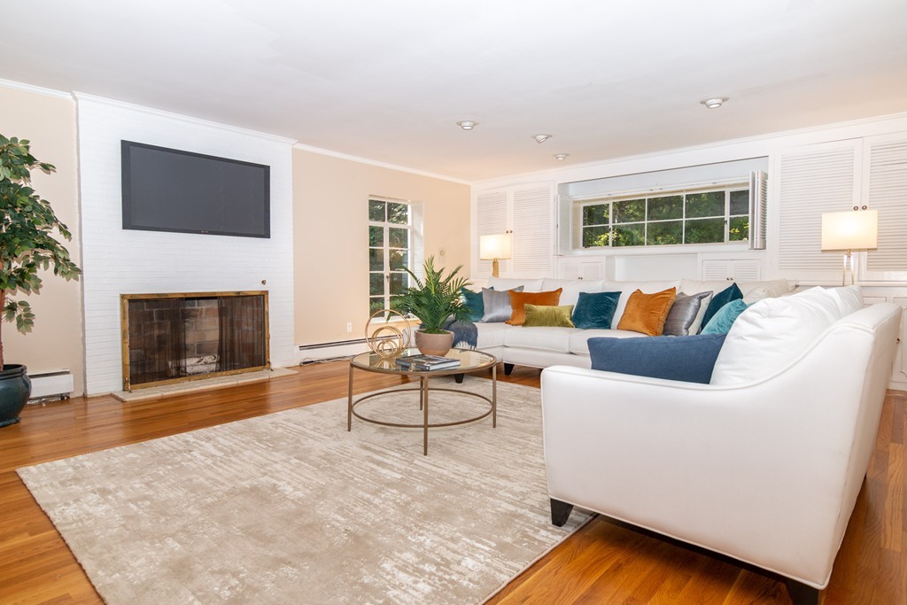 22 Arrowhead Road Weston, MA 02493 - Photo 3 of 15