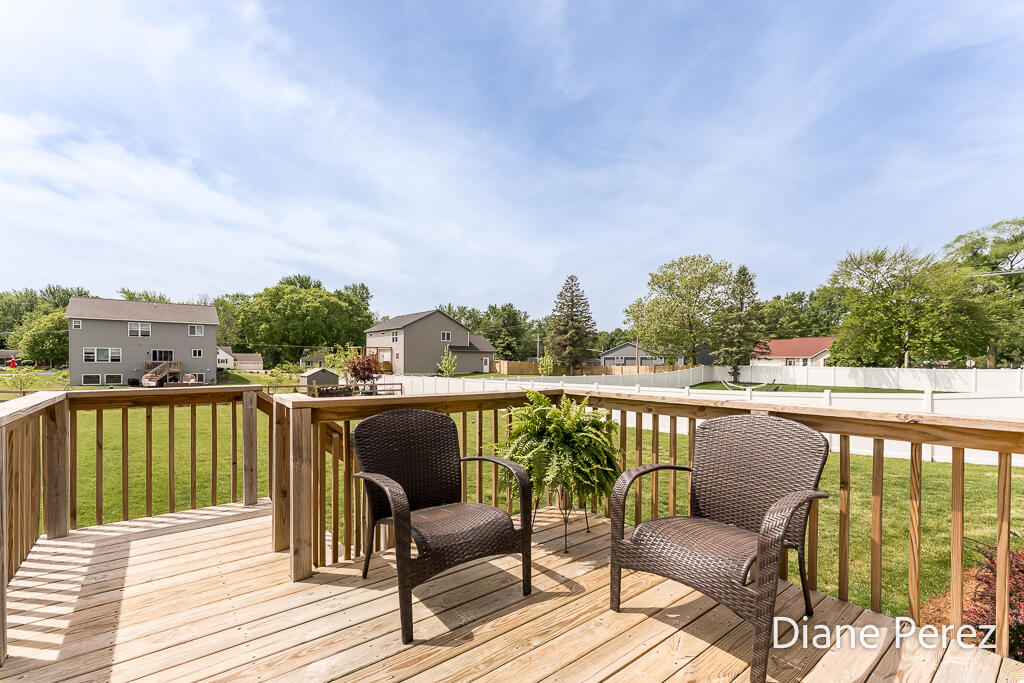 1624 Harding Street Holland, MI 49423 - Photo 9 of 42 Harding HM Deck