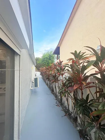 a view of a livingroom with furniture