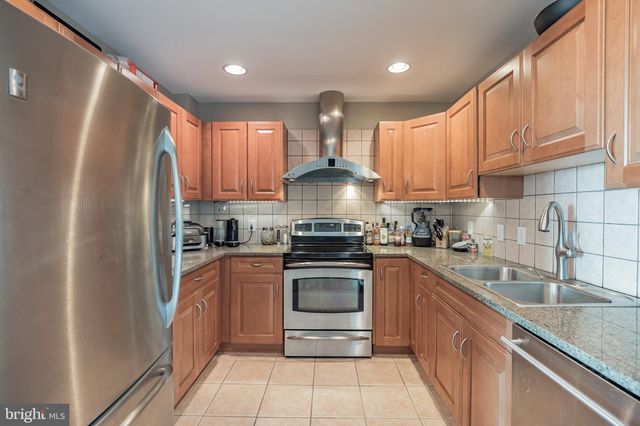 $392,500 | 901 North Penn Street, Unit P1103, Philadelphia, PA 19123