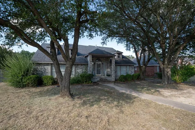 a view of a house with a yard and tree