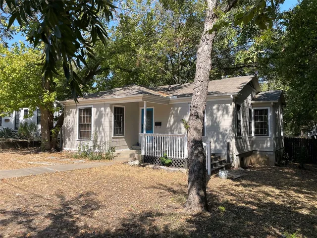 $2,300 | 1606 Margaret Street, Austin, TX 78704