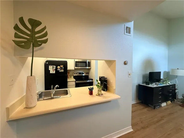$1,375 | 2330 Edenborn Avenue, Unit 327, Metairie, LA 70001