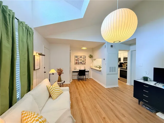 $1,375 | 2330 Edenborn Avenue, Unit 327, Metairie, LA 70001