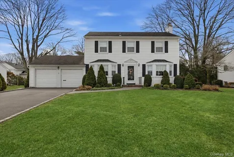 $1,485,000 | 8 Andover Court, Garden City, NY 11530