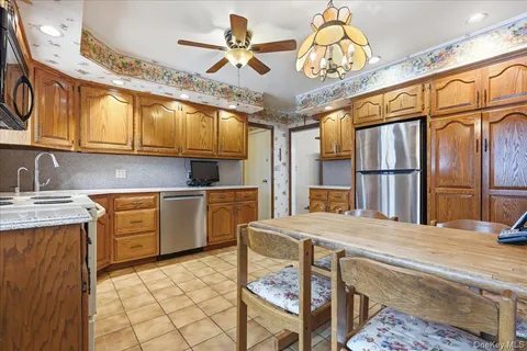 $1,485,000 | 8 Andover Court, Garden City, NY 11530