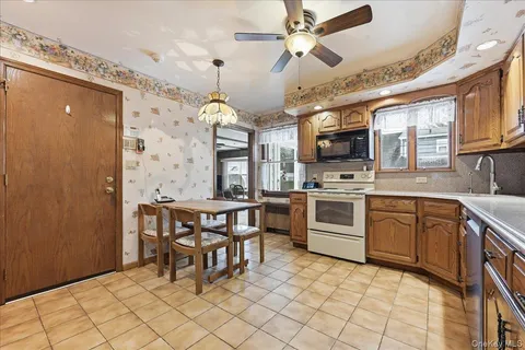 $1,485,000 | 8 Andover Court, Garden City, NY 11530