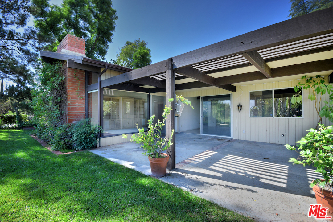 18706 Edleen Drive Tarzana, CA 91356 - Photo 16 of 54