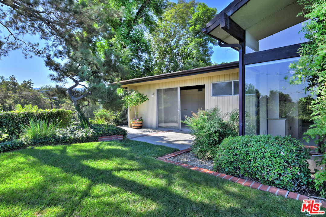 18706 Edleen Drive Tarzana, CA 91356 - Photo 17 of 54