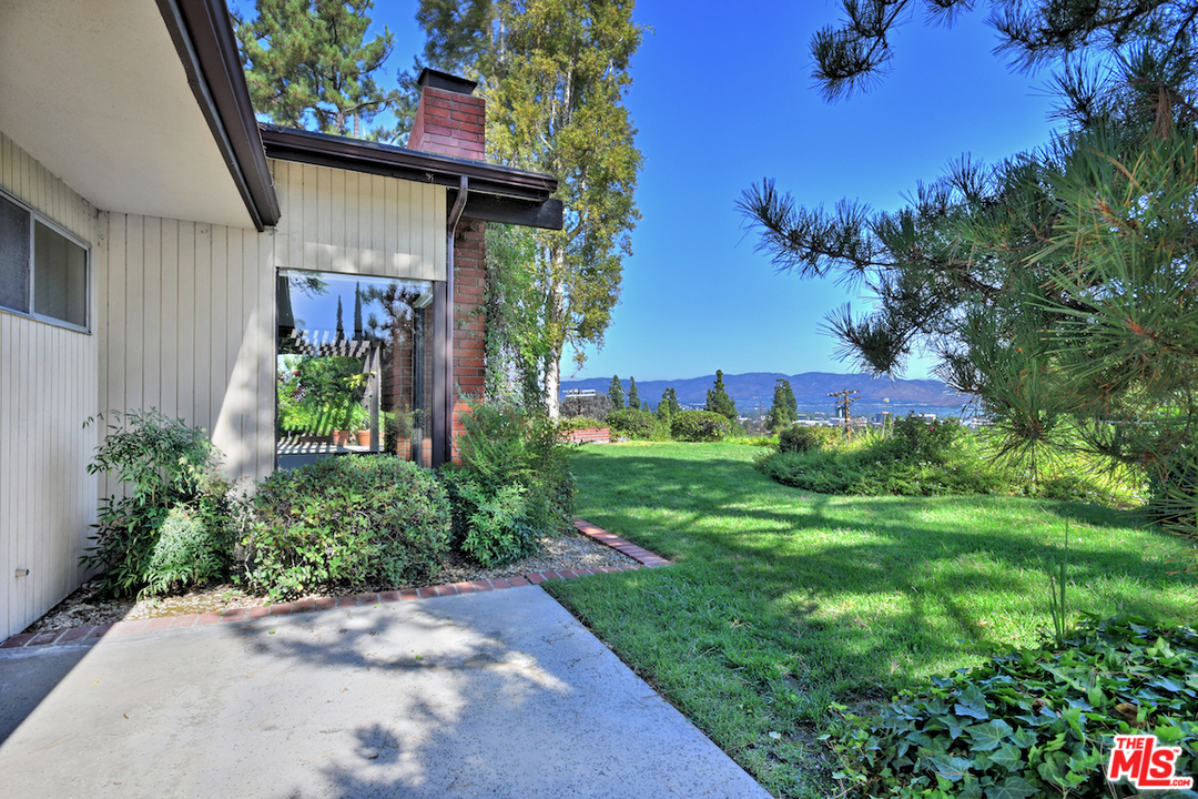 18706 Edleen Drive Tarzana, CA 91356 - Photo 18 of 54