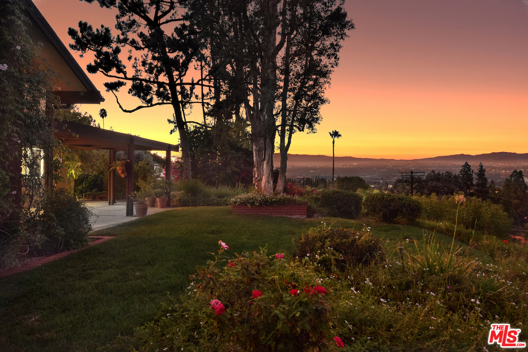 18706 Edleen Drive Tarzana, CA 91356 - Photo 19 of 54