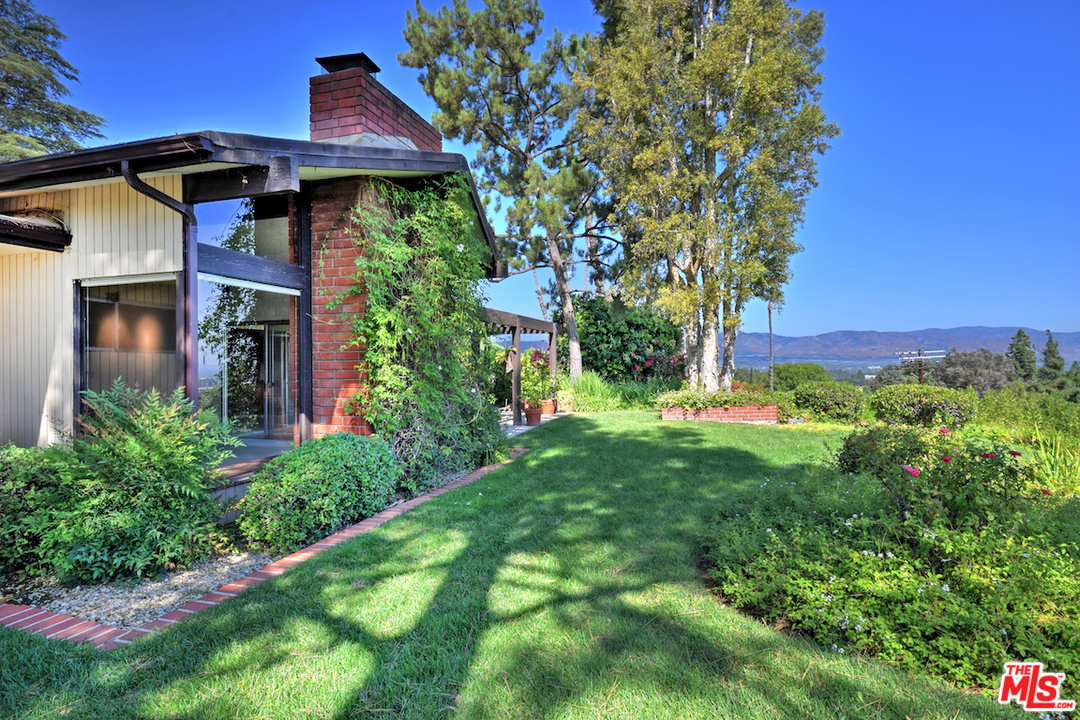 18706 Edleen Drive Tarzana, CA 91356 - Photo 20 of 54