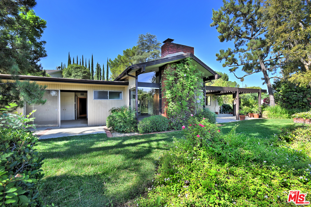 18706 Edleen Drive Tarzana, CA 91356 - Photo 21 of 54