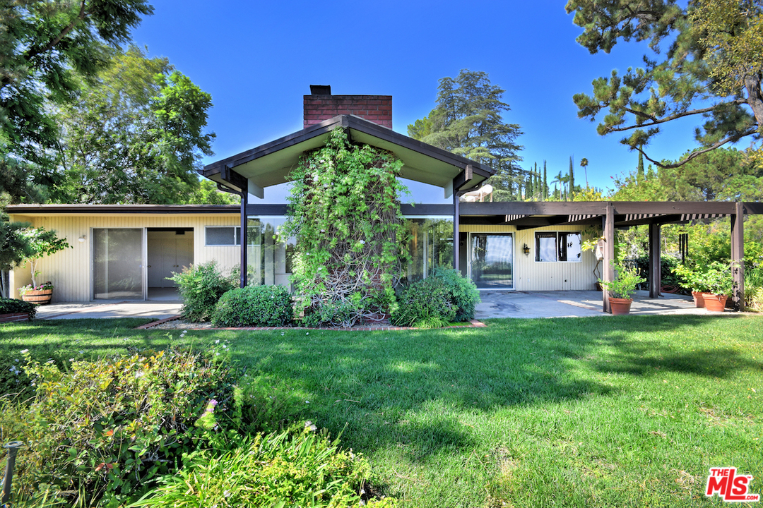 18706 Edleen Drive Tarzana, CA 91356 - Photo 23 of 54