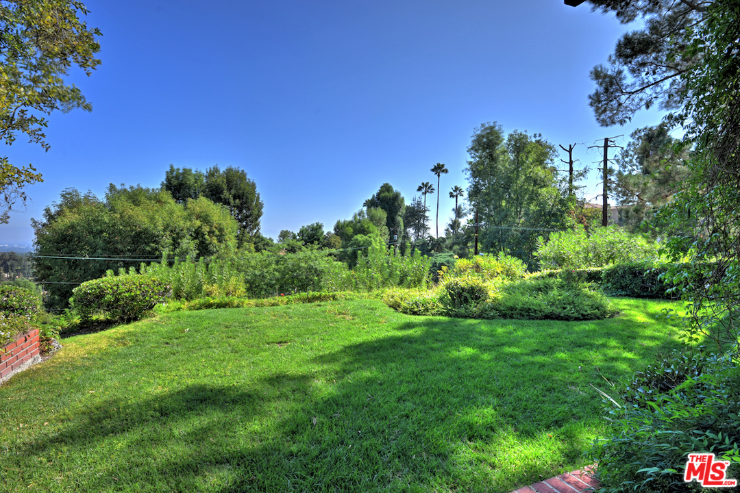 18706 Edleen Drive Tarzana, CA 91356 - Photo 25 of 54