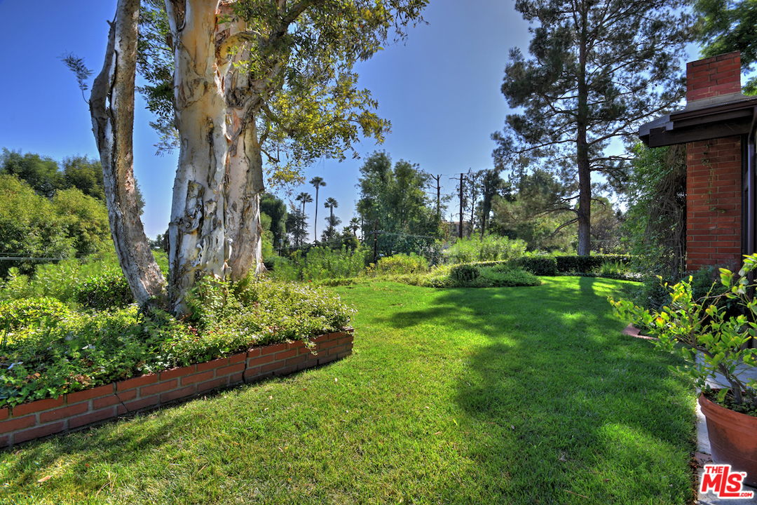 18706 Edleen Drive Tarzana, CA 91356 - Photo 26 of 54