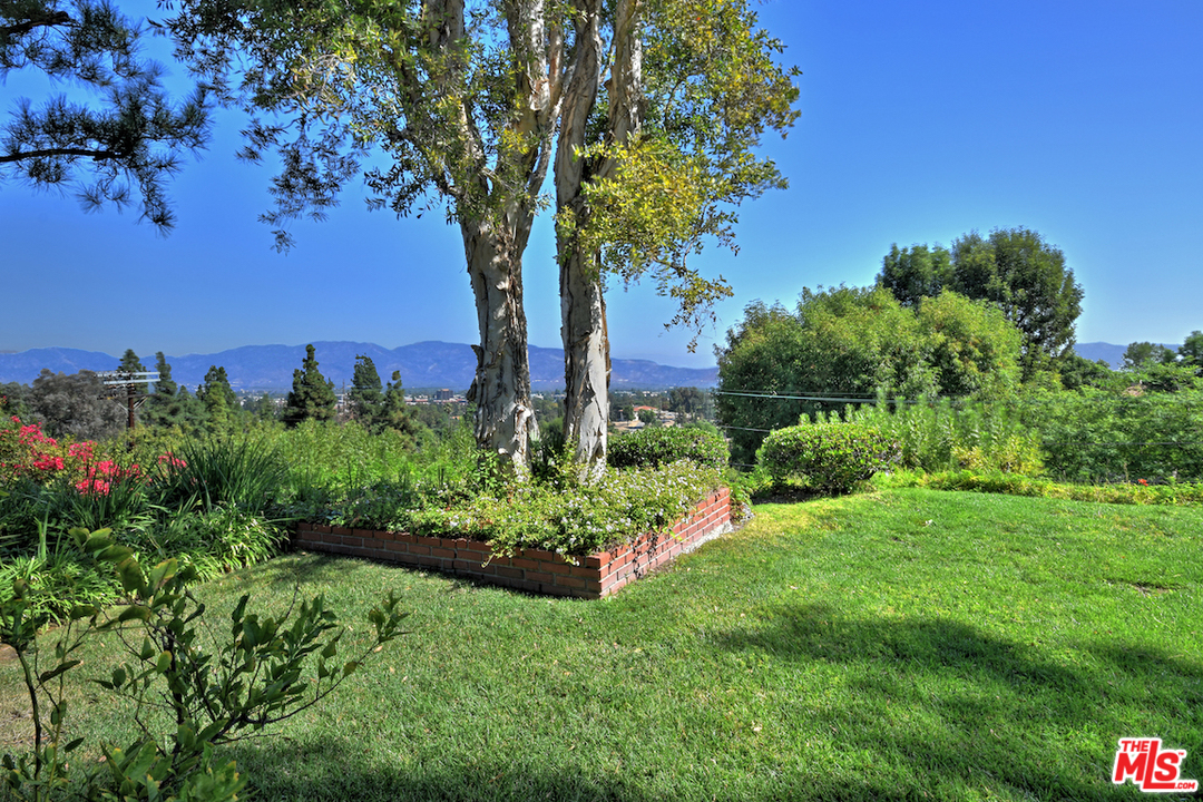 18706 Edleen Drive Tarzana, CA 91356 - Photo 27 of 54