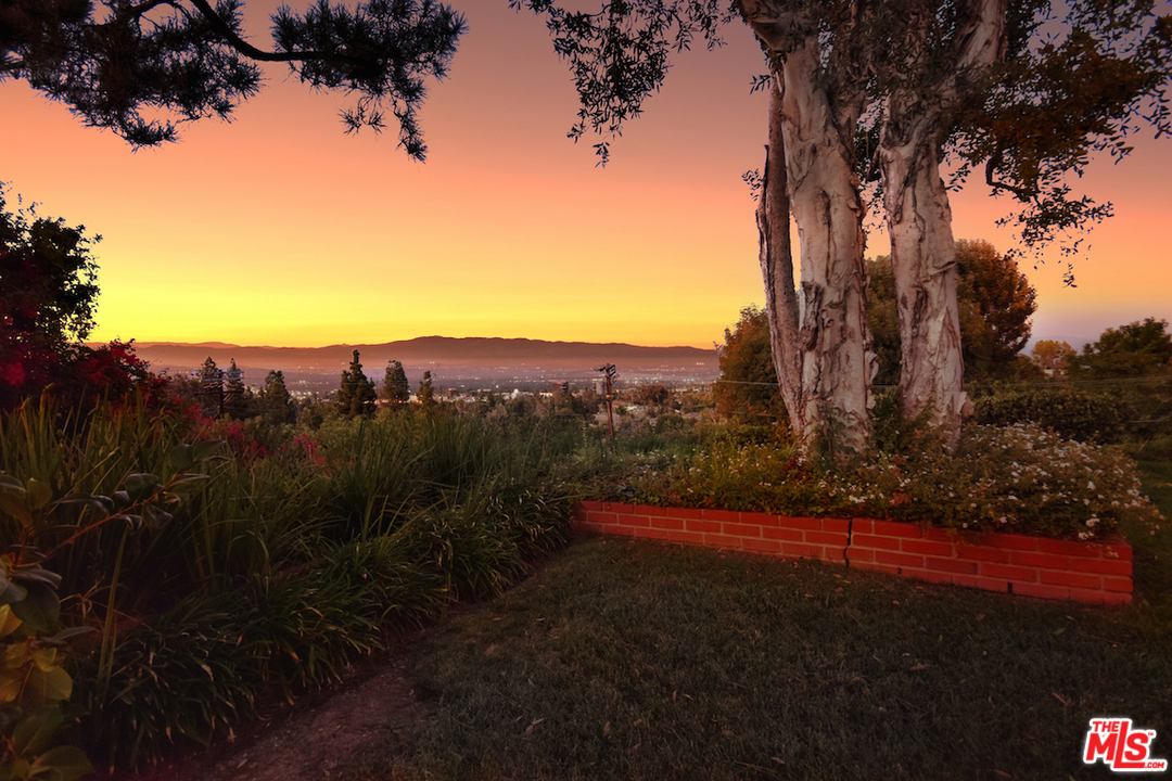 18706 Edleen Drive Tarzana, CA 91356 - Photo 28 of 54