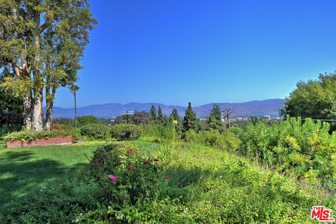 18706 Edleen Drive Tarzana, CA 91356 - Photo 29 of 54