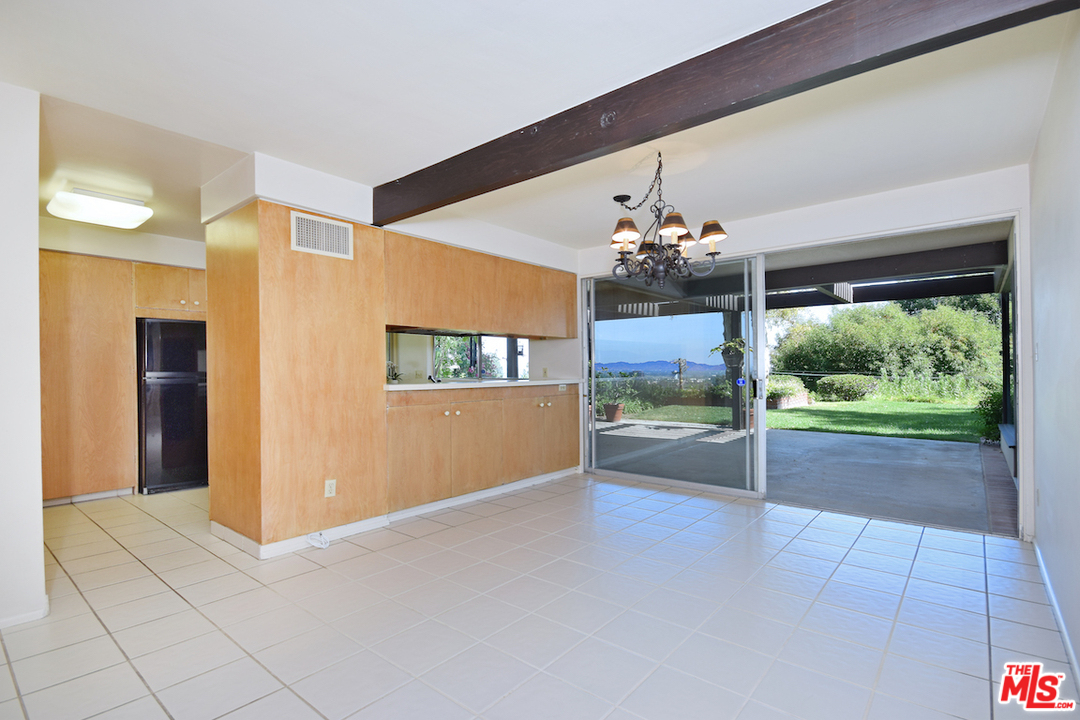 18706 Edleen Drive Tarzana, CA 91356 - Photo 35 of 54