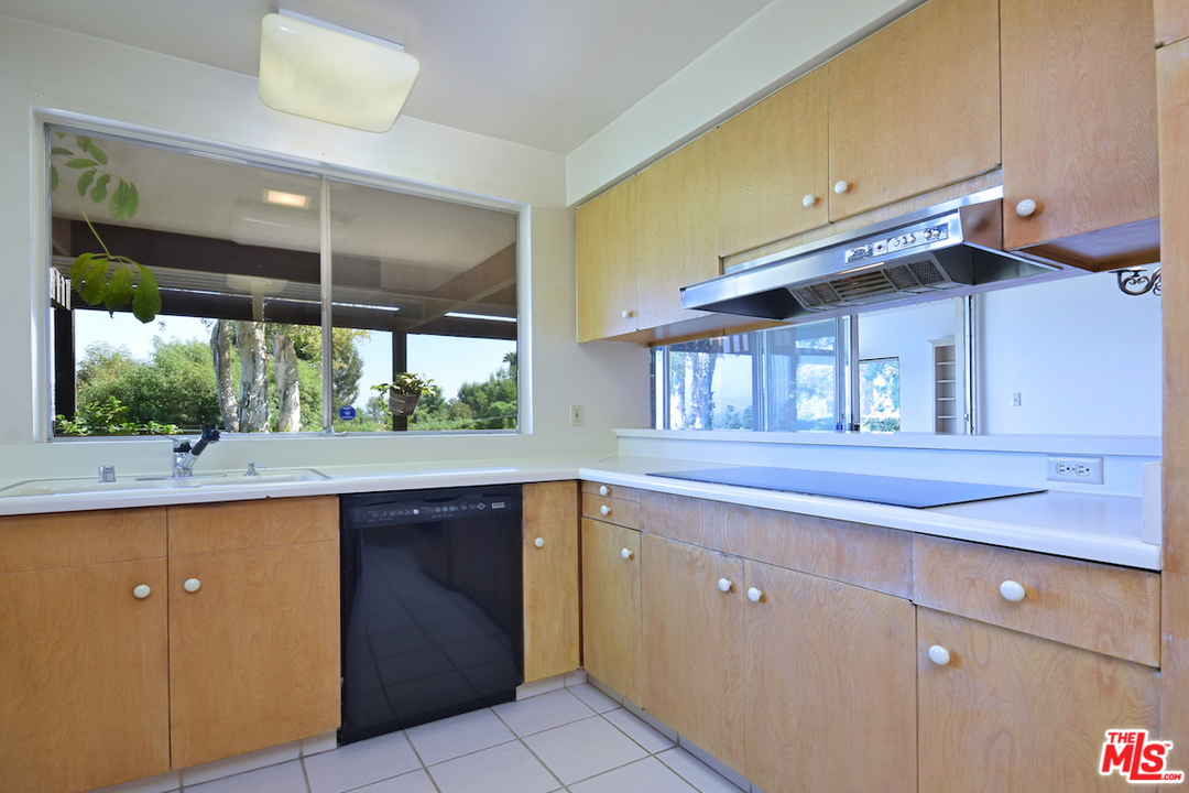 18706 Edleen Drive Tarzana, CA 91356 - Photo 39 of 54