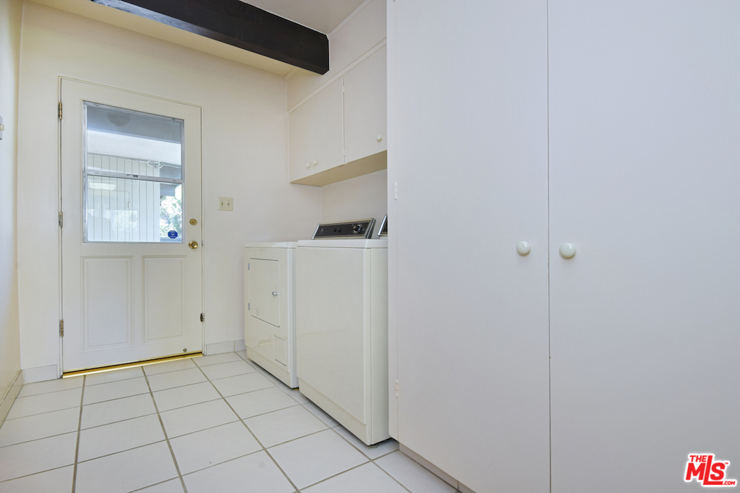 18706 Edleen Drive Tarzana, CA 91356 - Photo 40 of 54