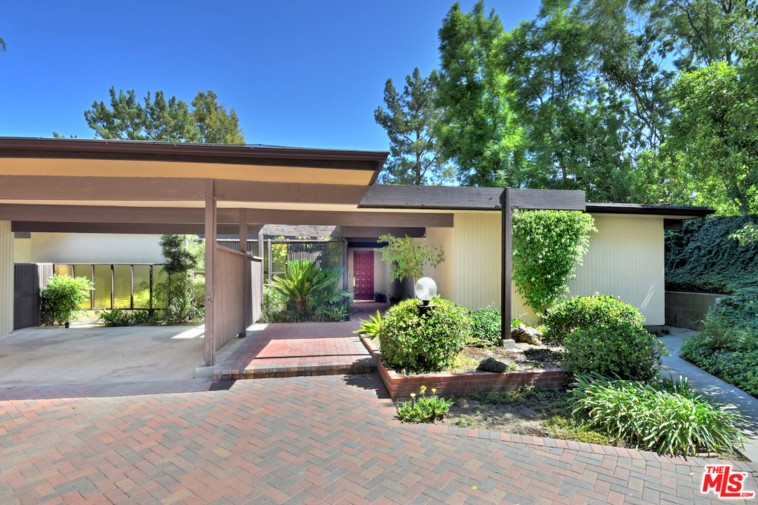 18706 Edleen Drive Tarzana, CA 91356 - Photo 5 of 54