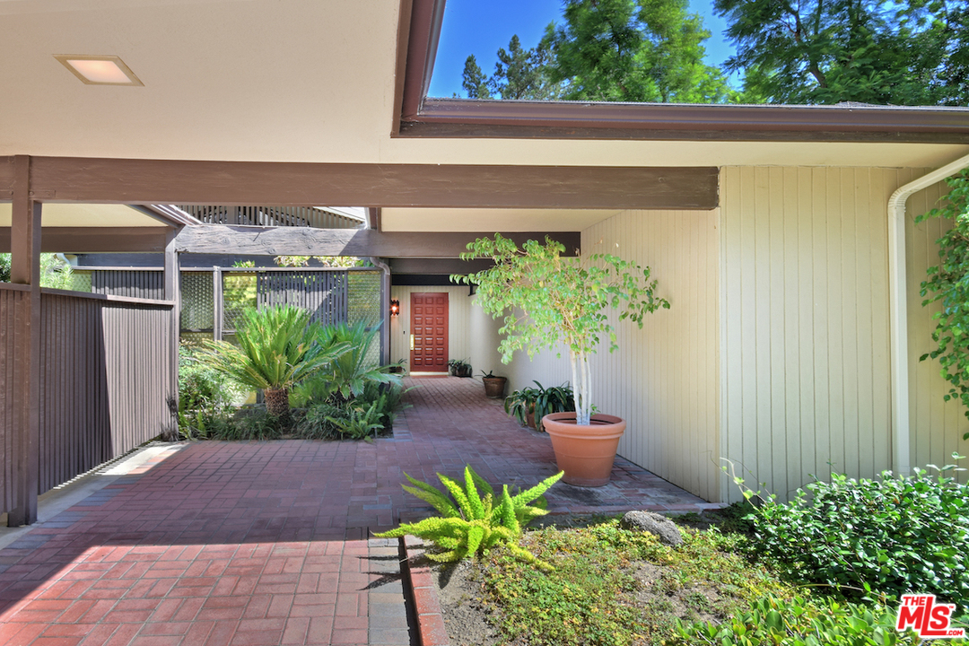 18706 Edleen Drive Tarzana, CA 91356 - Photo 6 of 54