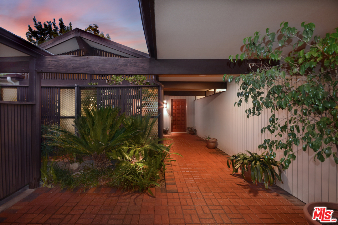 18706 Edleen Drive Tarzana, CA 91356 - Photo 7 of 54