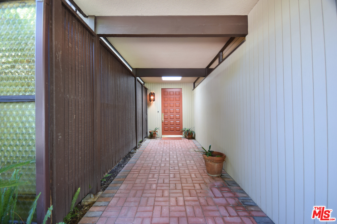 18706 Edleen Drive Tarzana, CA 91356 - Photo 8 of 54