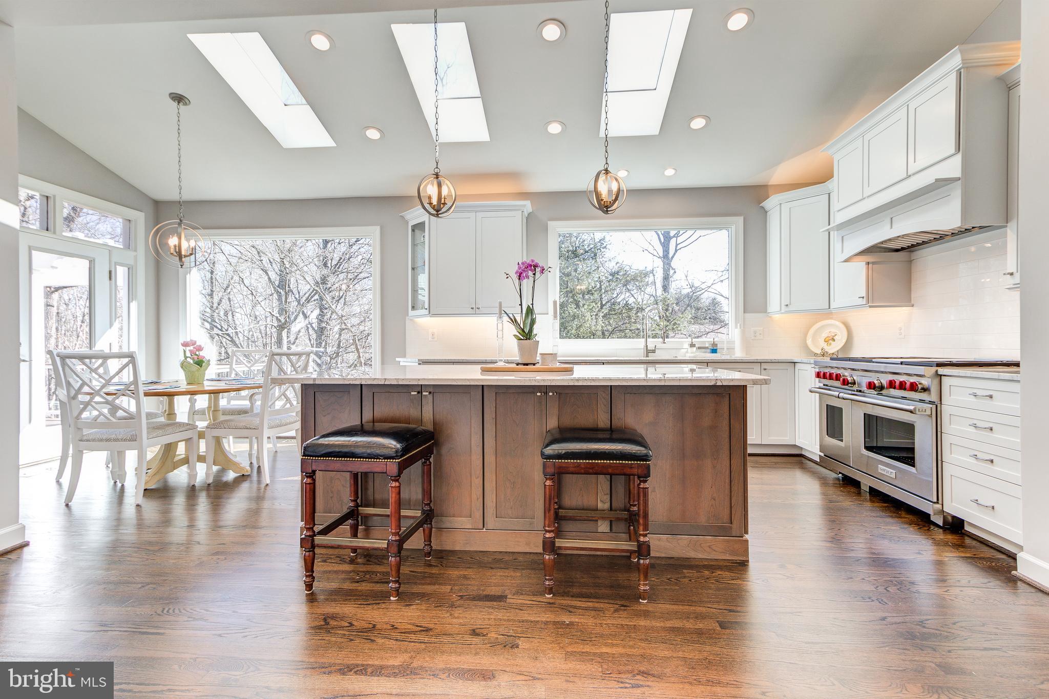 1305 Stamford Way Reston, VA 20194 - Photo 7 of 47 An exceptionally renovated kitchen!