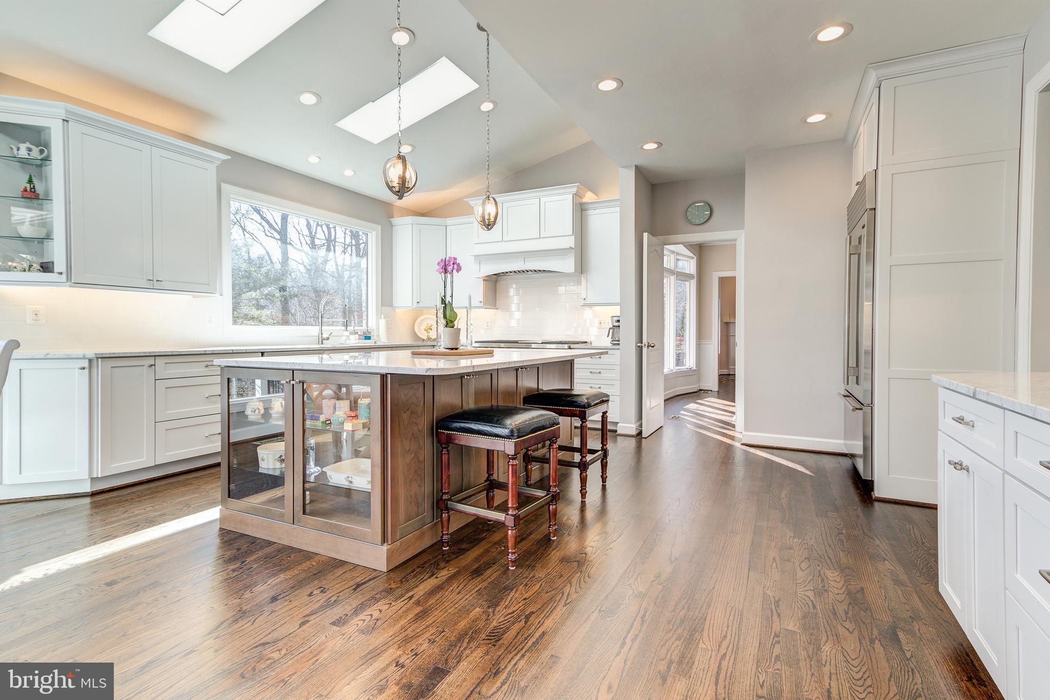 1305 Stamford Way Reston, VA 20194 - Photo 8 of 47 Skylights-Island-hardwood floors!