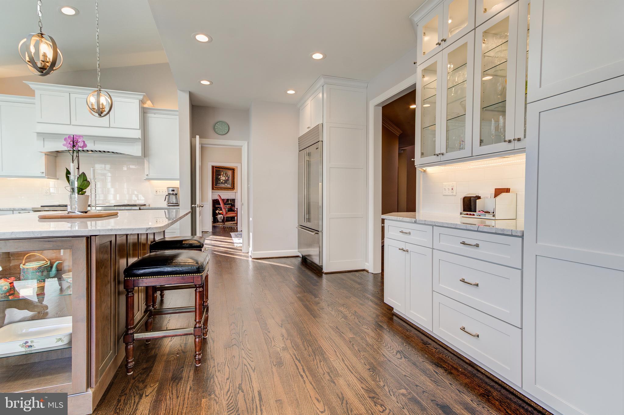 1305 Stamford Way Reston, VA 20194 - Photo 9 of 47 Custom cabinets!
