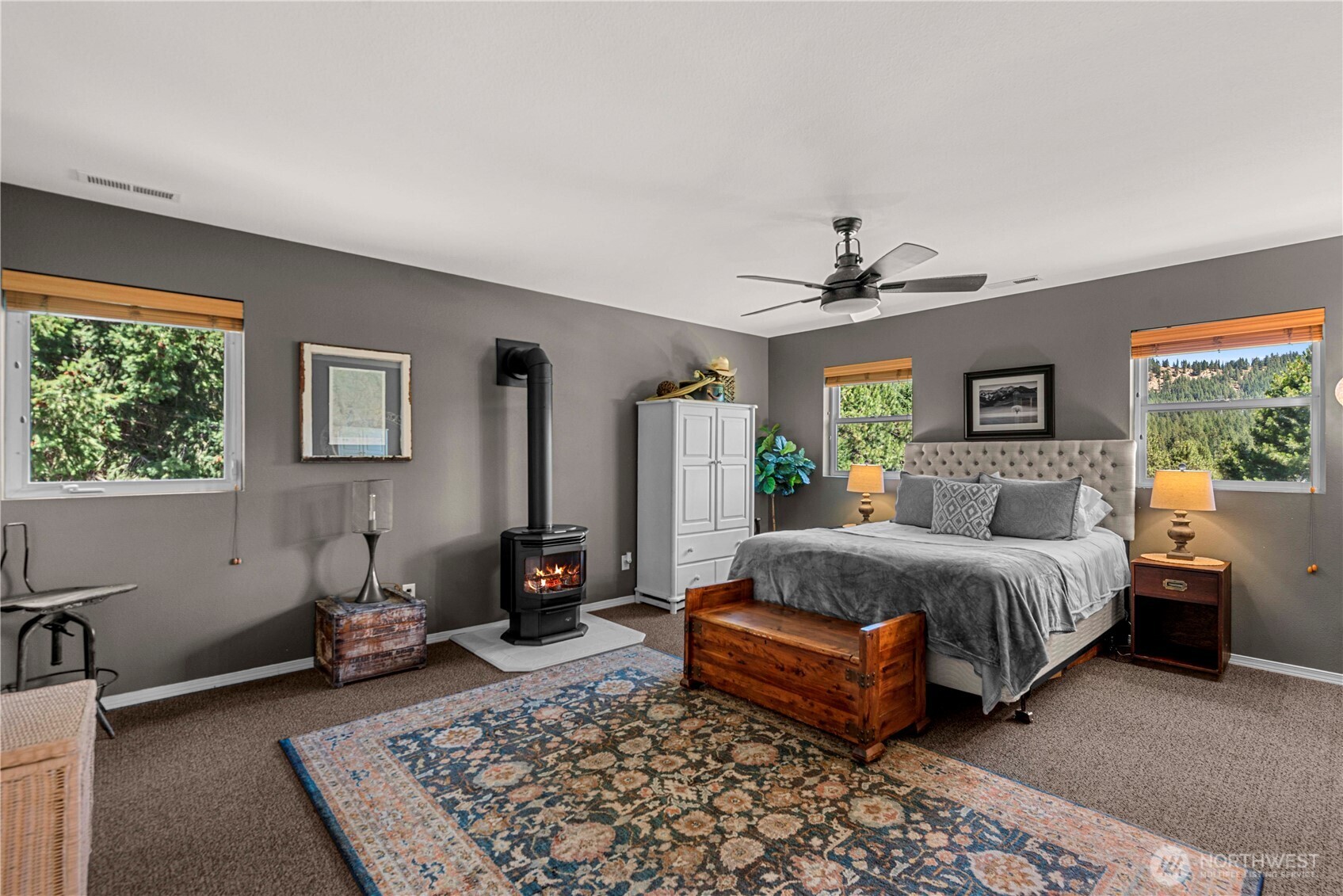 17558 River Road Leavenworth, WA 98826 - Photo 28 of 35 a spacious bedroom with a bed a table and chair