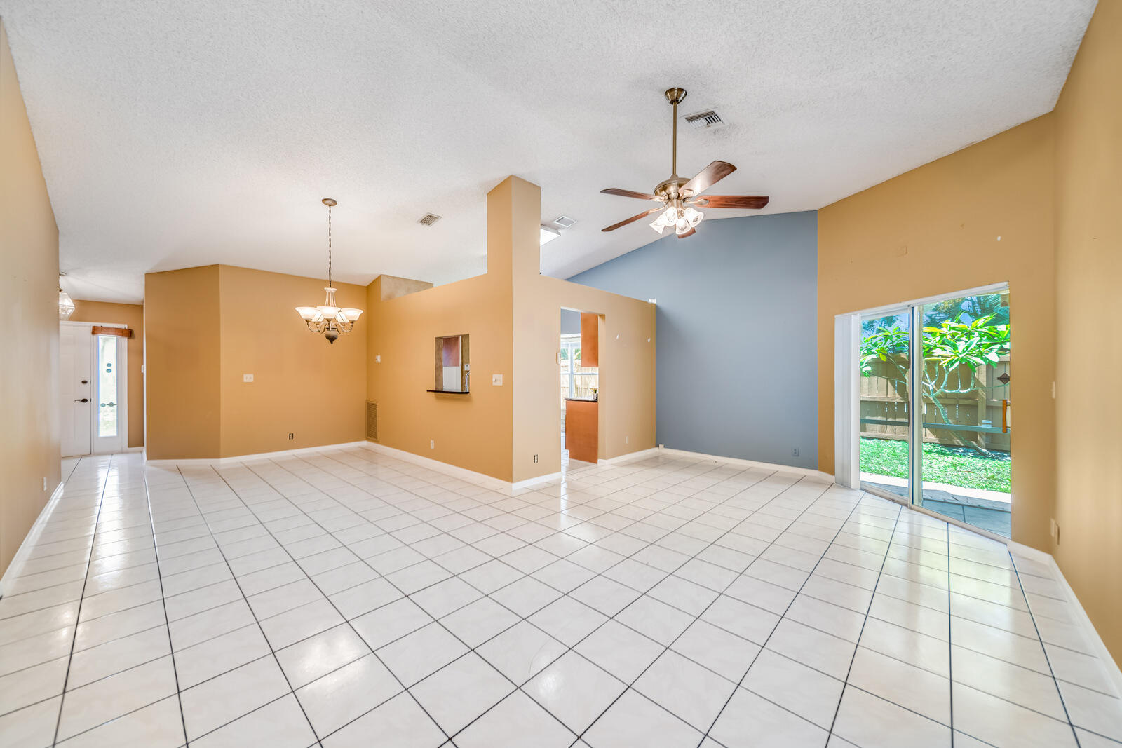 13 Ripley Way Boynton Beach, FL 33426 - Photo 8 of 43 LIVING/DINING ROOM