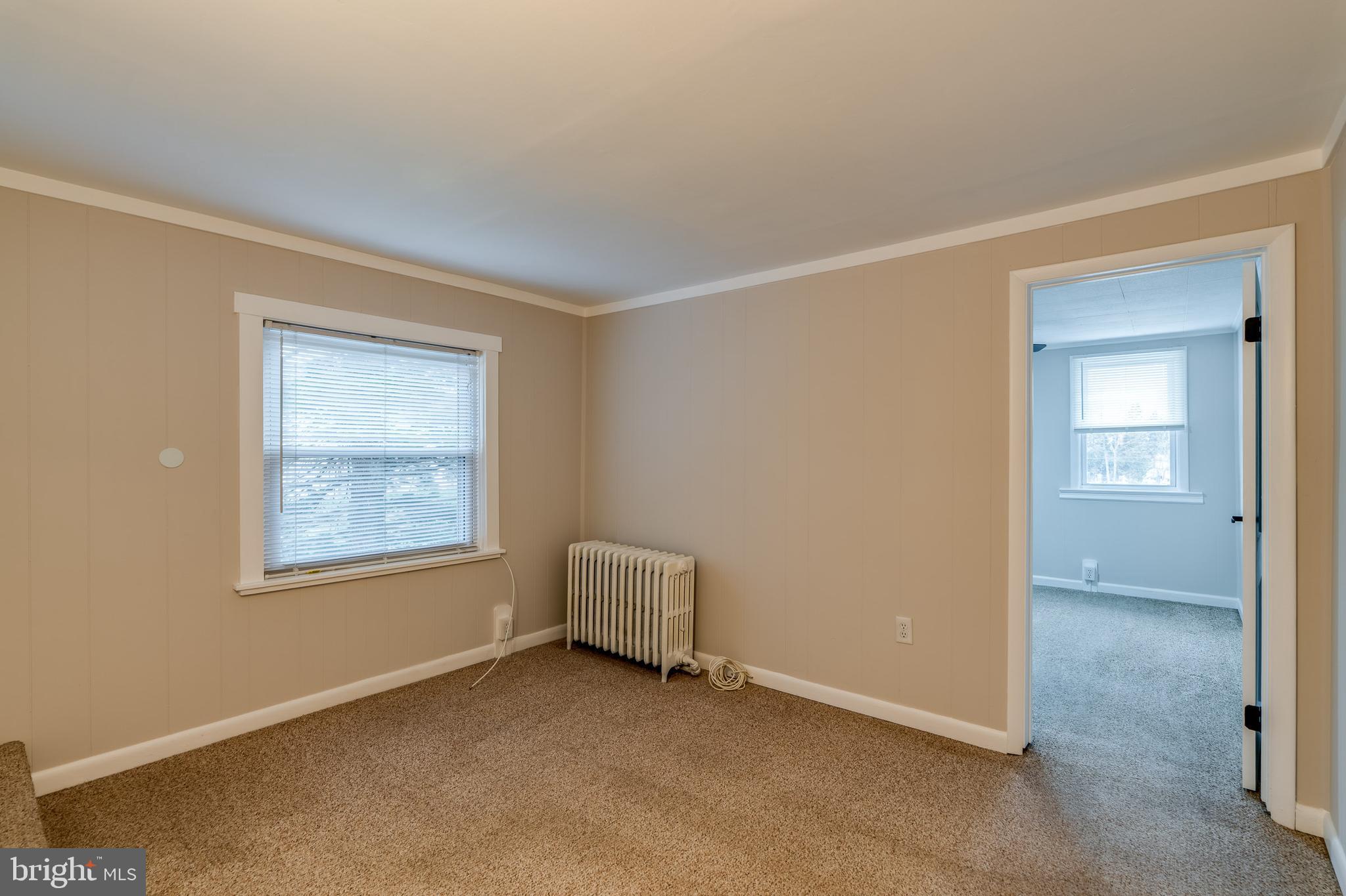 609 Lawn Reading, PA 19609 - Photo 18 of 34 an empty room with windows and closet