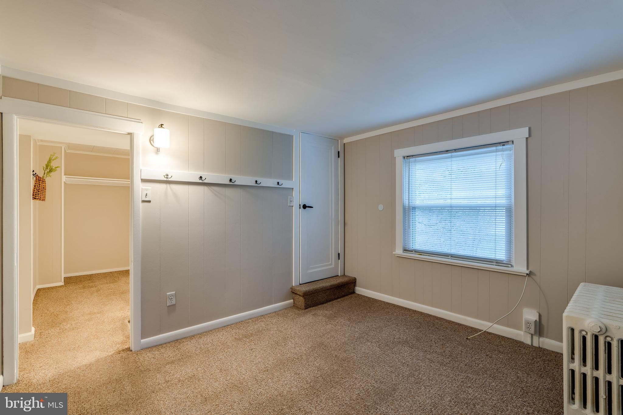 609 Lawn Reading, PA 19609 - Photo 19 of 34 an empty room with windows and closet
