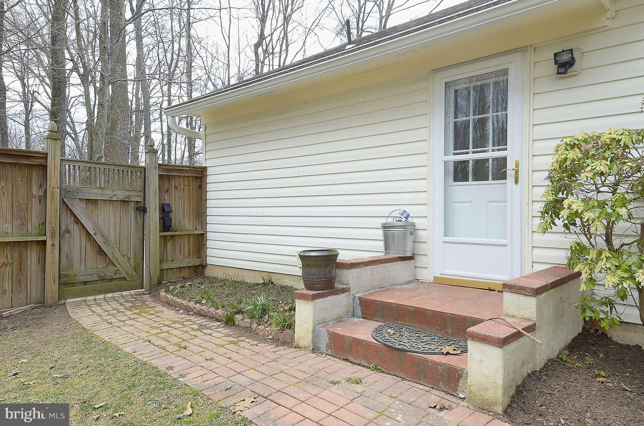 5005 Pheasant Ridge Road Fairfax, VA 22030 - Photo 10 of 30 Exterior (Rear)