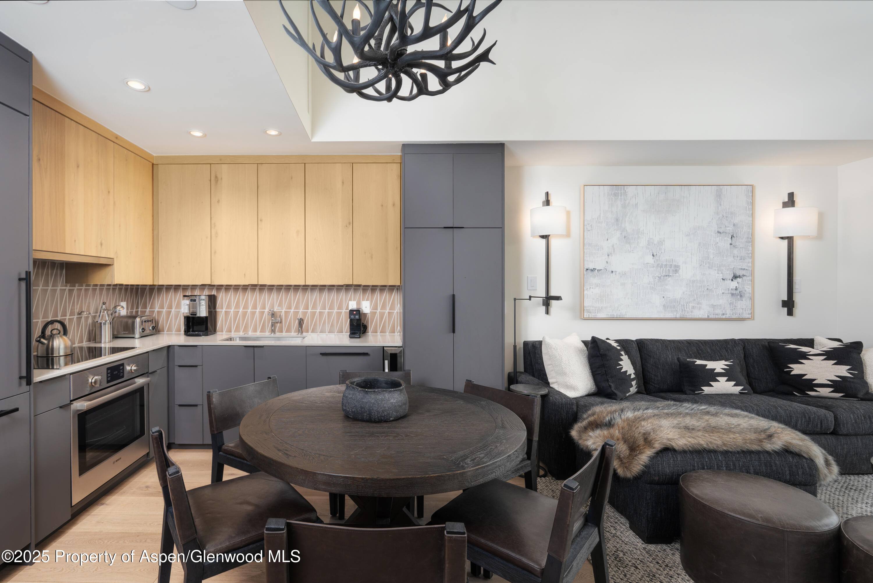 119 Wood Road, Unit 607 Snowmass Village, CO 81615 - Photo 5 of 18 Kitchen/Dining