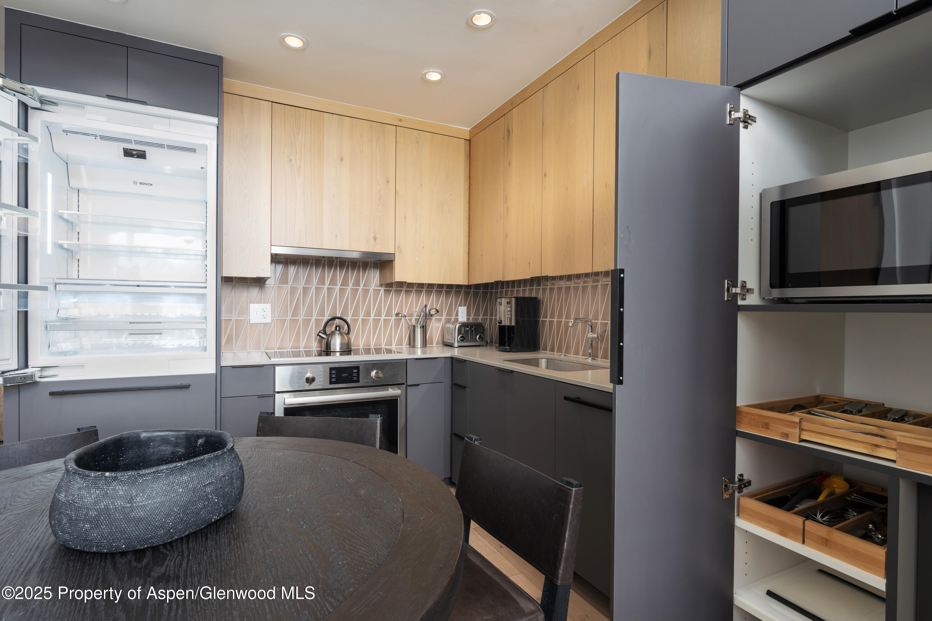 119 Wood Road, Unit 607 Snowmass Village, CO 81615 - Photo 6 of 18 Kitchen