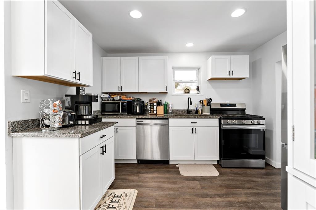 204 Vine Street Clairton, PA 15025 - Photo 3 of 34