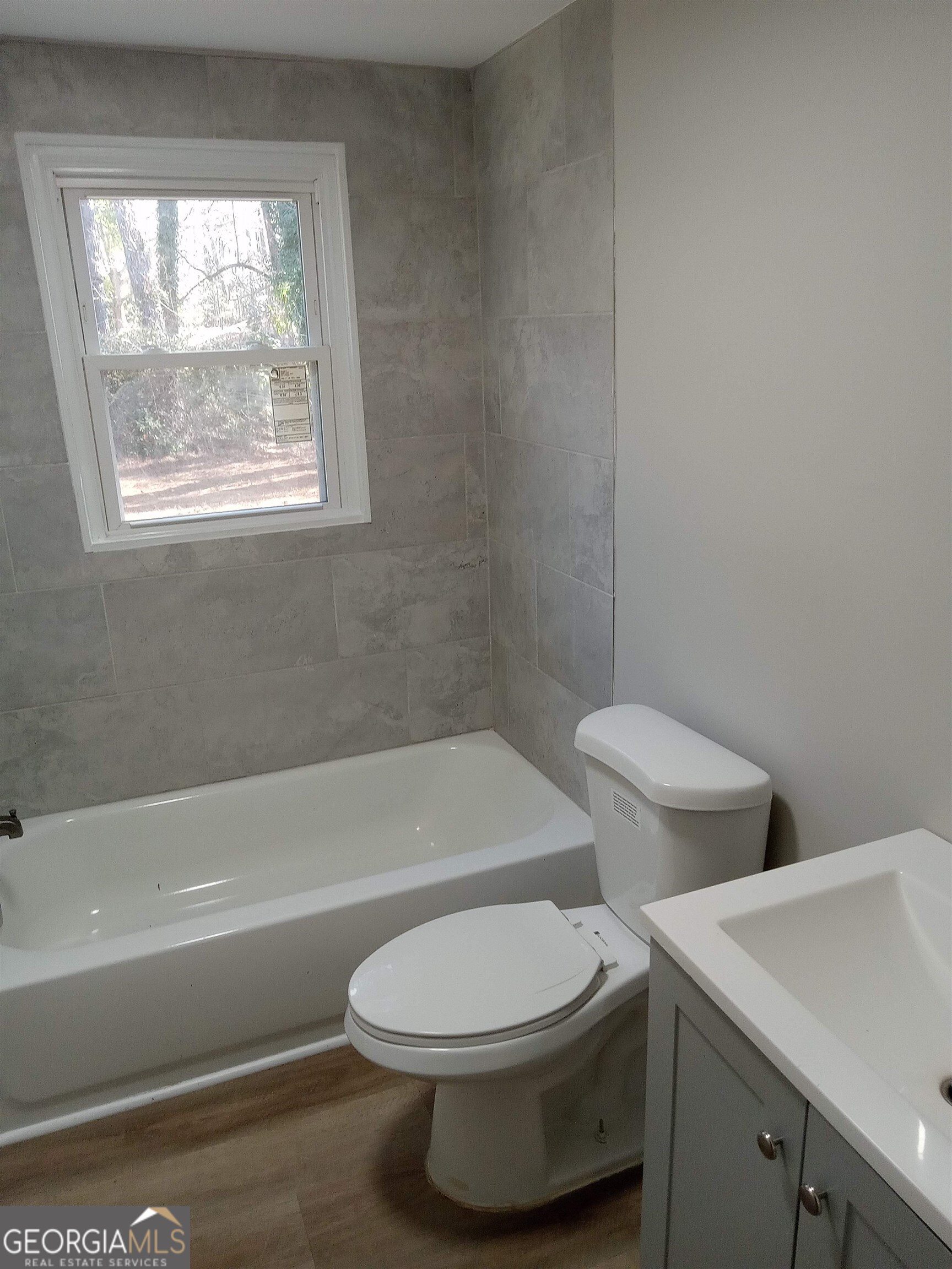 1186 Eastview Road Northeast Conyers, GA 30012 - Photo 11 of 20 a bathroom with a toilet a sink and bath tub
